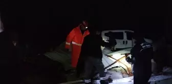 Antalya'da etkili olan hortum bazı ev ve seralara zarar verdi