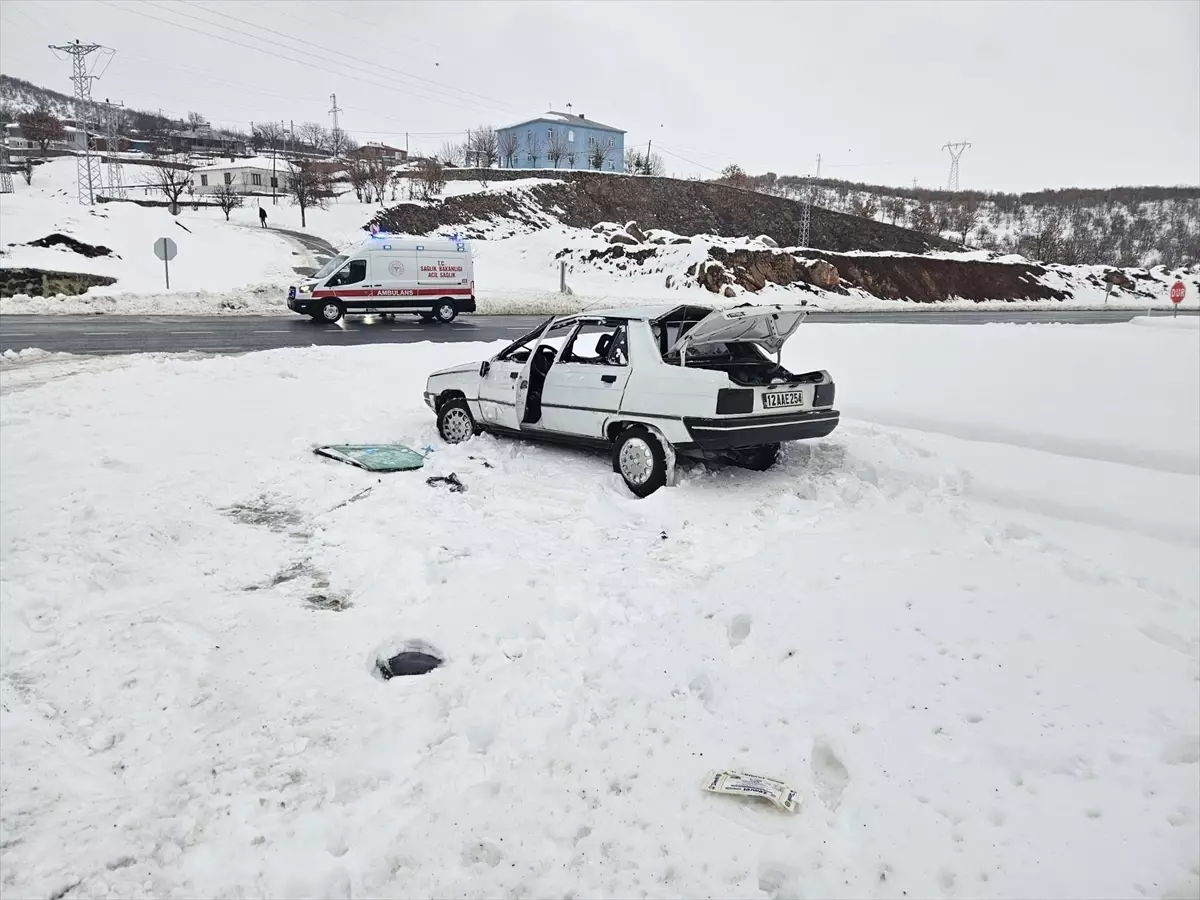 Bingöl'de takla atan otomobildeki 2'si öğretmen 3 kişi yaralandı