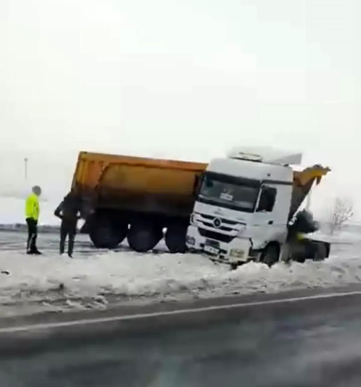 Diyarbakır'da aynı güzergahta 5 araç kazaya karıştı