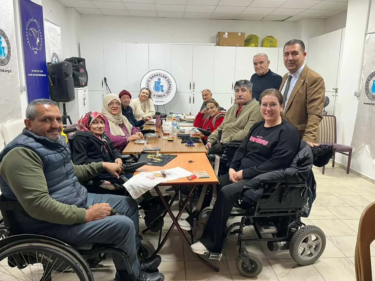 Engelli bireyler takı kursu ile hem sosyalleşiyor hem de gelir elde ediyor