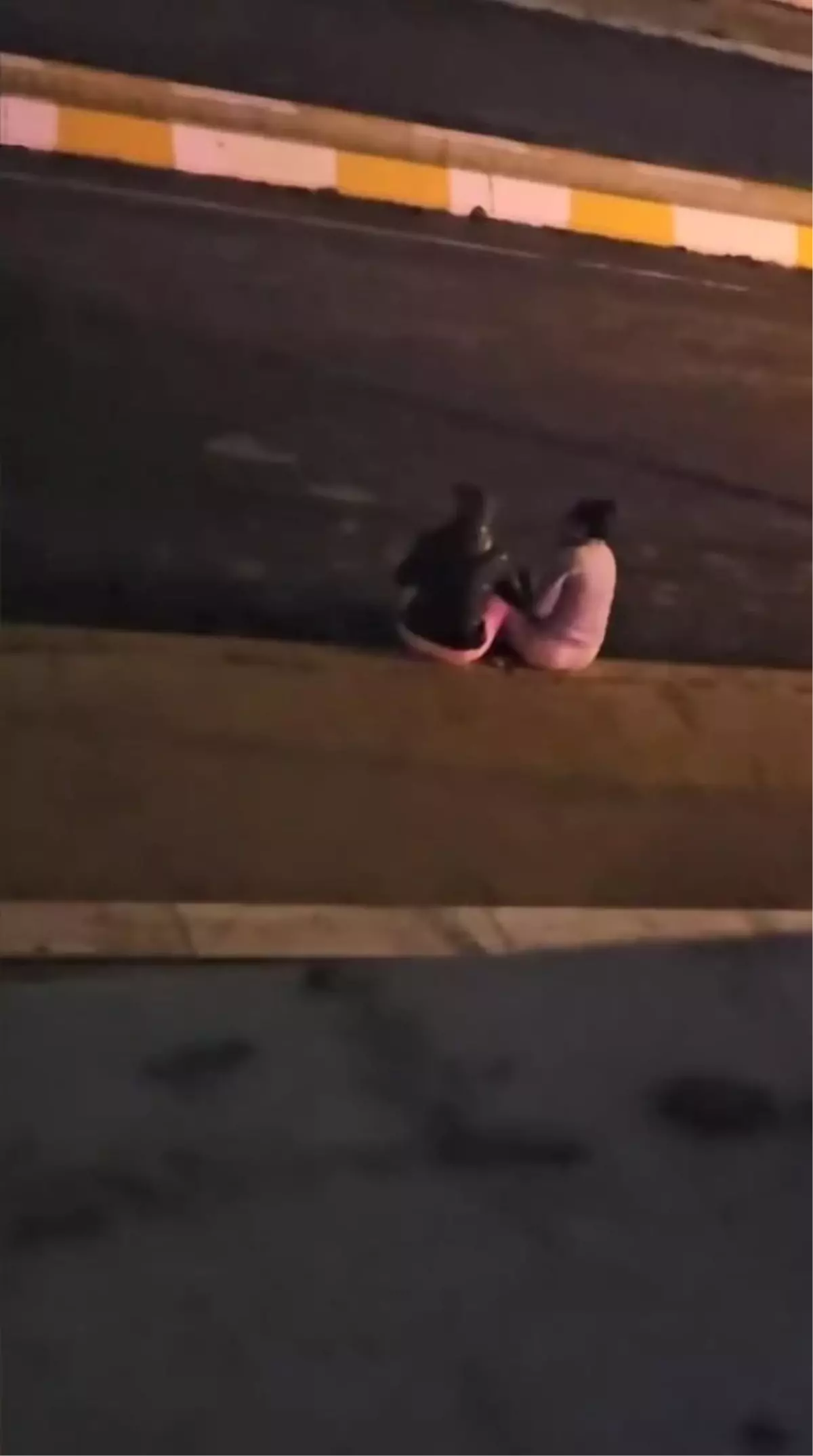 Esenyurt'ta 2 kadını sokak ortasında tekme tokat darbeden şüpheli kamerada