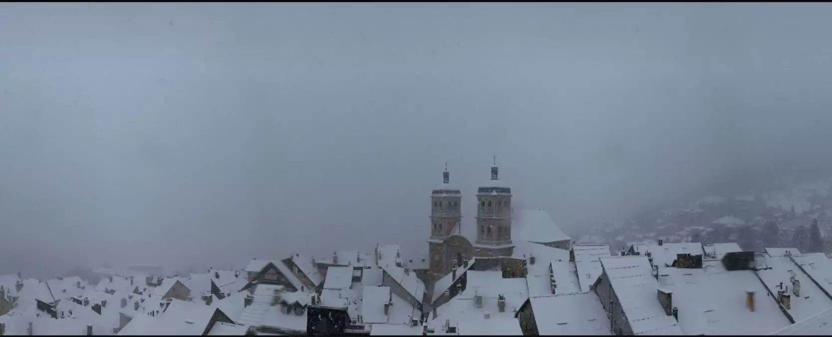 Fransa'da 380 Bin Hane Elektriksiz Kaldı