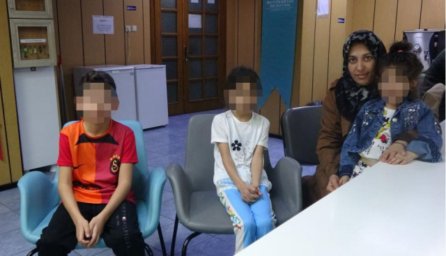 hastane mescidine siginan anne ve cocuklarindan 19442597 8330 m