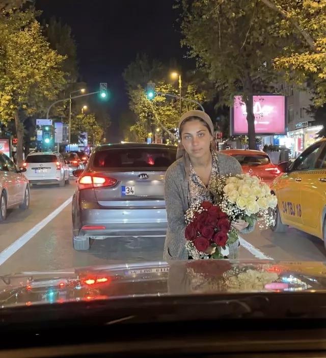 Herkes çiçek satan bu kızı konuşuyor