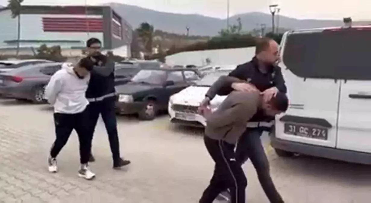 İskenderun'da hapis cezası ile aranan 2 kişi tutuklandı