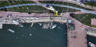 İstanbul'da dün etkili olan şiddetli fırtına ve yağış hayatı olumsuz etkiledi