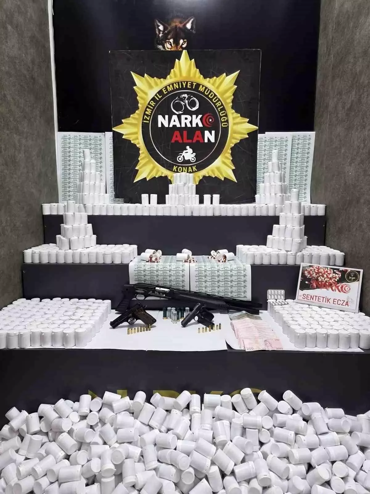 İzmir'de uyuşturucu operasyonu: 3 gözaltı