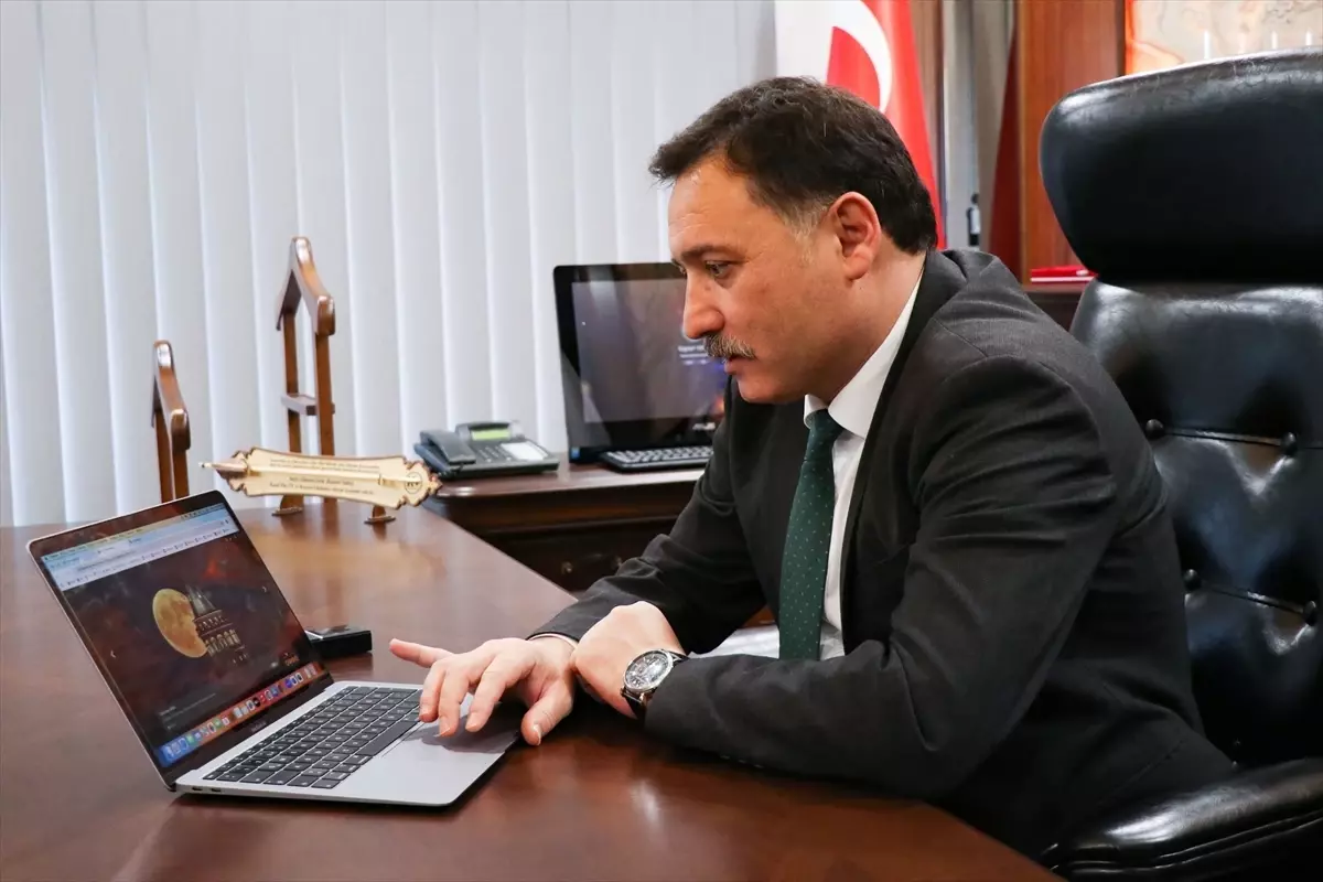 Kayseri Valisi Gökmen Çiçek, AA'nın "Yılın Kareleri" oylamasına katıldı