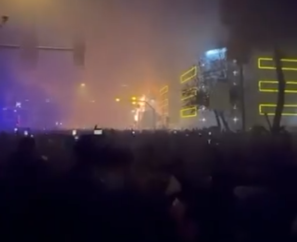 komsu yaniyor bu kez hukumet binasini atese 19441996 7731 m