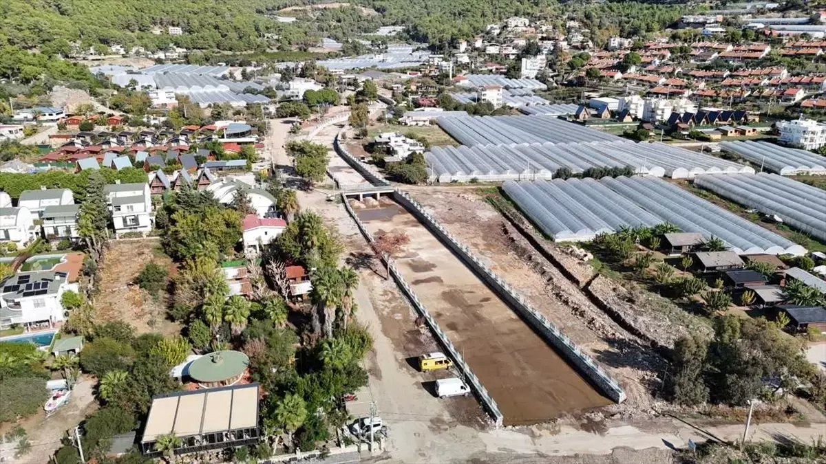 Kumluca'da taşkın kontrol tesisinin 1. kısmı tamamlandı