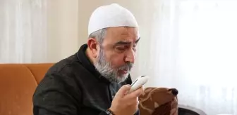 Kur'an-ı Kerim'i kasetten dinleyerek ve Braille alfabesiyle ezberledi