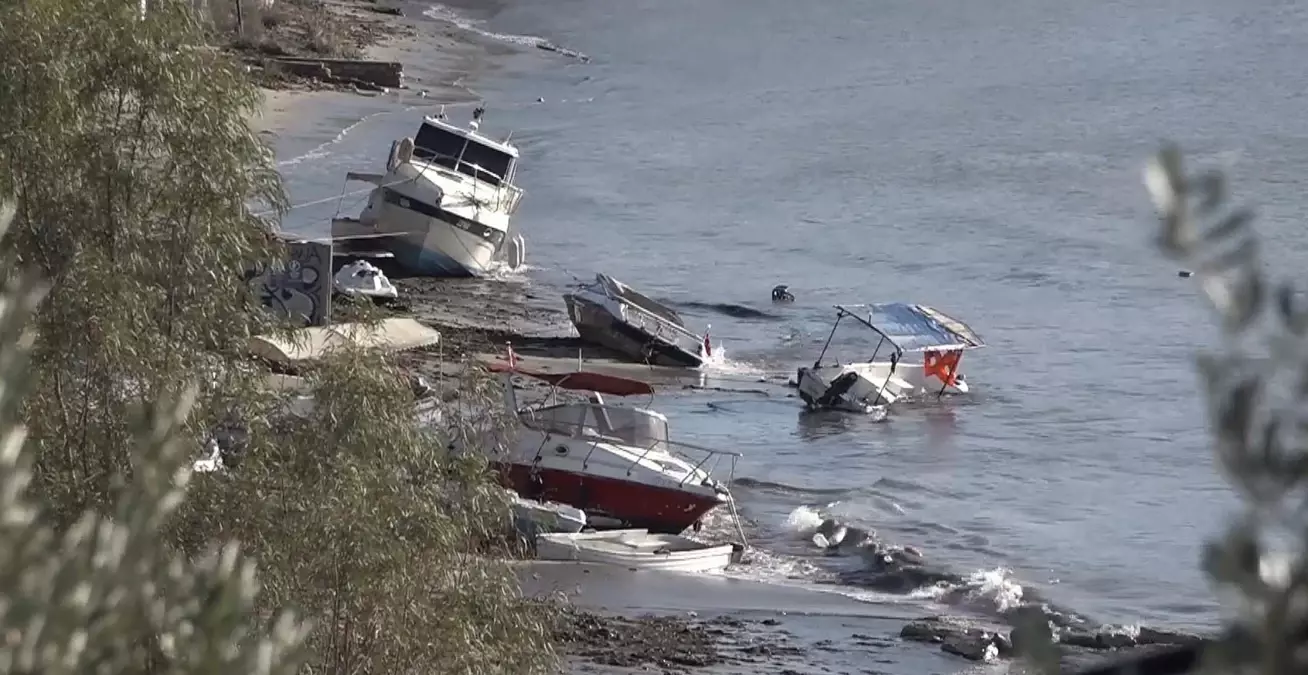 Kuşadası'nda sağanak ve kuvvetli fırtına etkili oldu