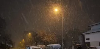 Malatya'da Etkili Kar Yağışı Sokakları Beyaza Bürüdü