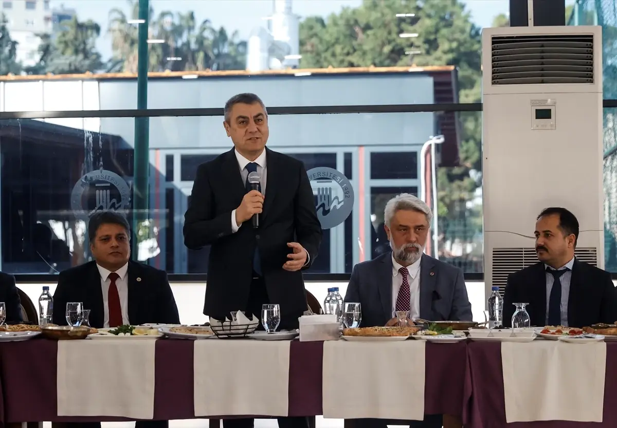 Mersin Valisi Atilla Toros, gazetecilerle buluştu