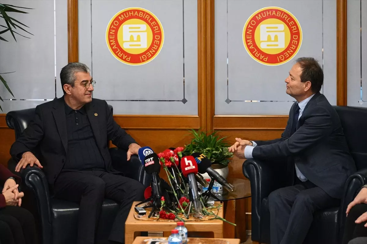 Parti gruplarından parlamento muhabirlerine ziyaret