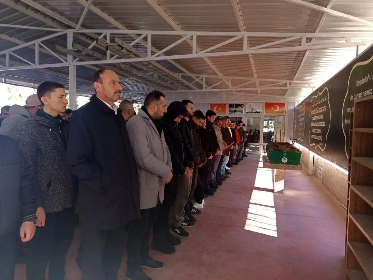 Pencereden düşerek hayatını kaybeden 8. sınıf öğrencisi son yolculuğuna uğurlandı