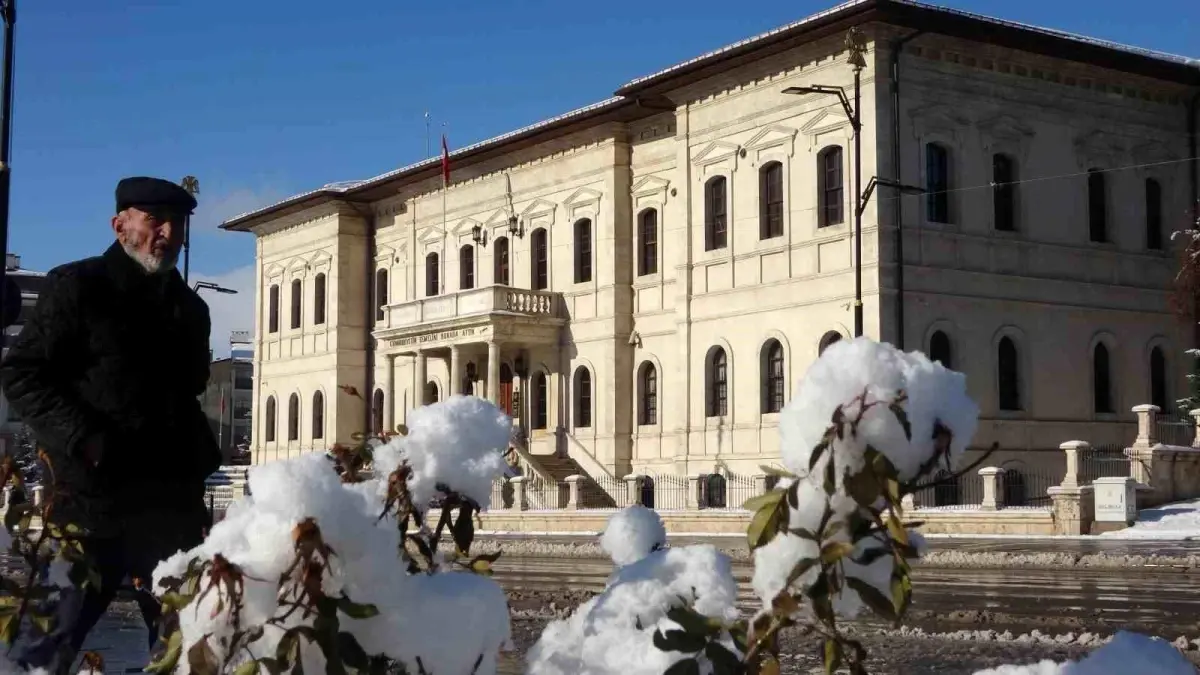 Tarkan'ın 946 milyonluk eğitim bağışı iddiaları yalanlandı