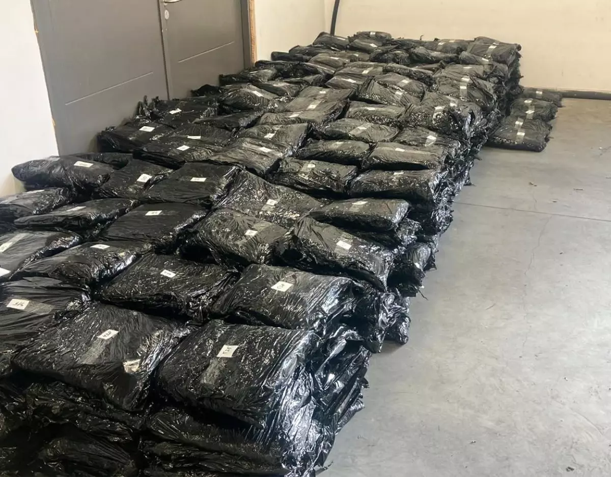 Türkiye'ye sokulmak istenen 739 kilo esrar sınırda yakalandı