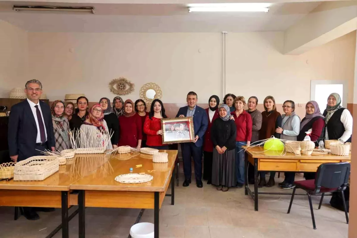 Vali Sözer Gölpazarı Halk Eğitim Merkezi'nde incelemelerde bulundu