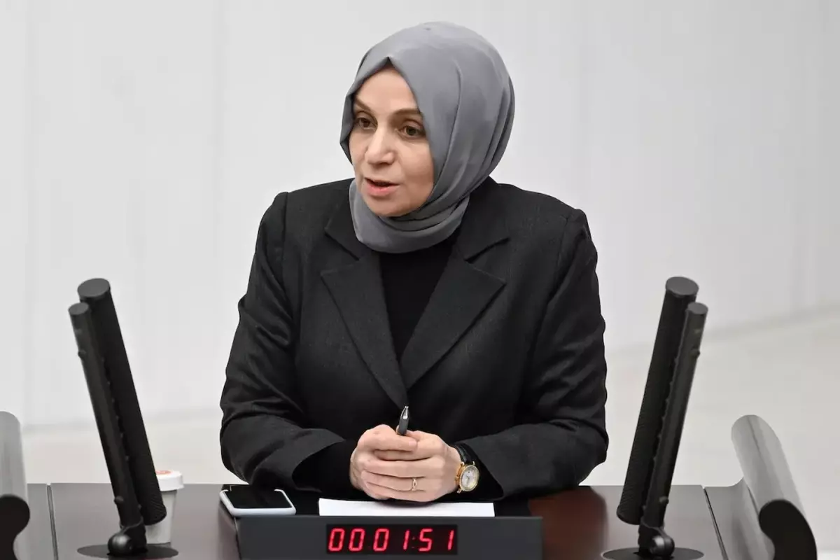 Alevi Bektaşi derneklerinden Leyla Şahin Usta'ya destek