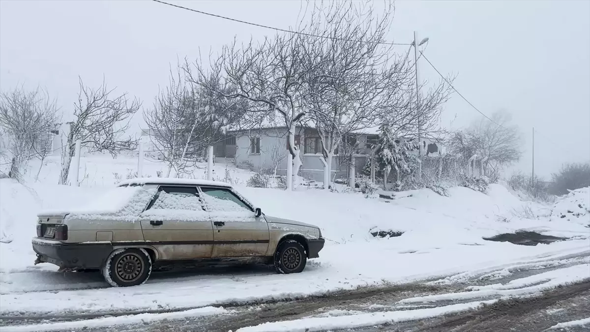 Balıkesir'in yüksek kesimlerinde kar etkili oldu
