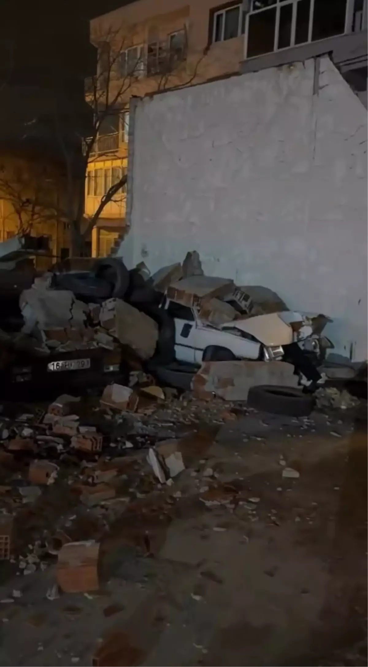 Bursa'da tam fırtına hayatı olumsuz etkiledi