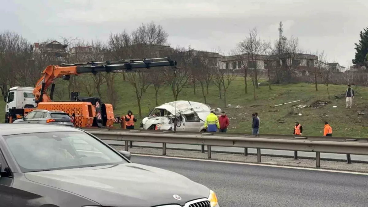 Büyükçekmece TEM Otoyolu'nda kaza: 5 yaralı