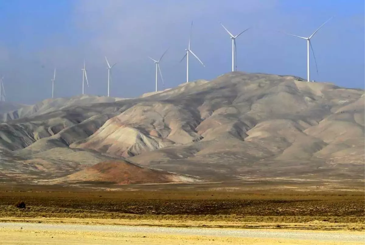 Çinli Firmanın Azerbaycan'da İnşa Ettiği Hızı-Abşeron Rüzgar Enerjisi Santrali Hizmete Açıldı