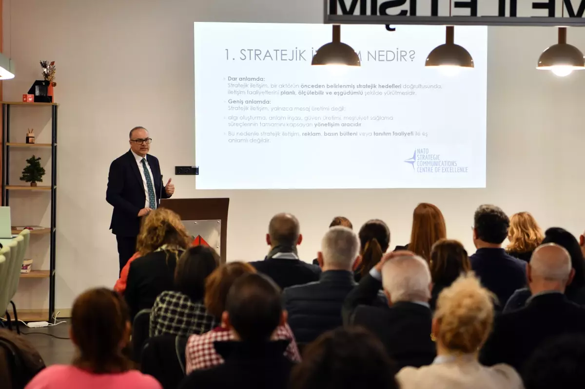 Doç. Dr. Bora Bayraktar, İKÜ'de stratejik iletişim ve kriz yönetimini anlattı