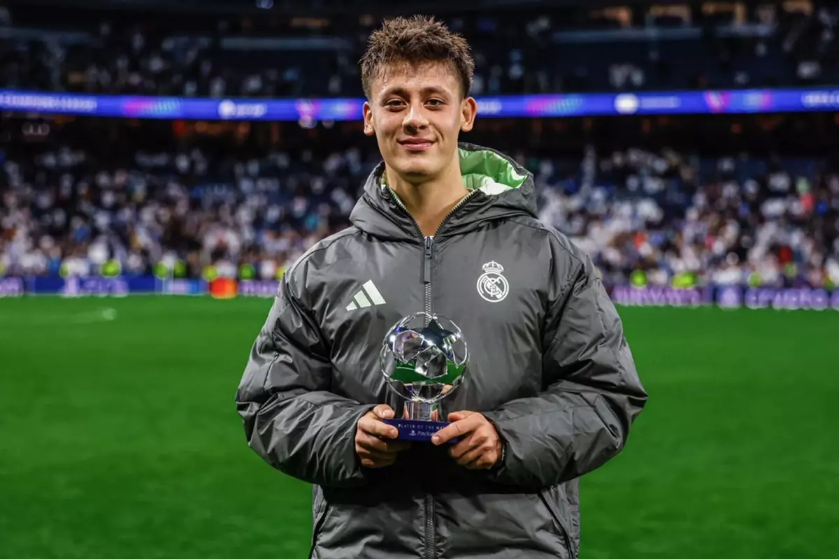 Fenerbahçe'nin Süper Kupa'yı aldığını gören Arda hemen telefona sarıldı