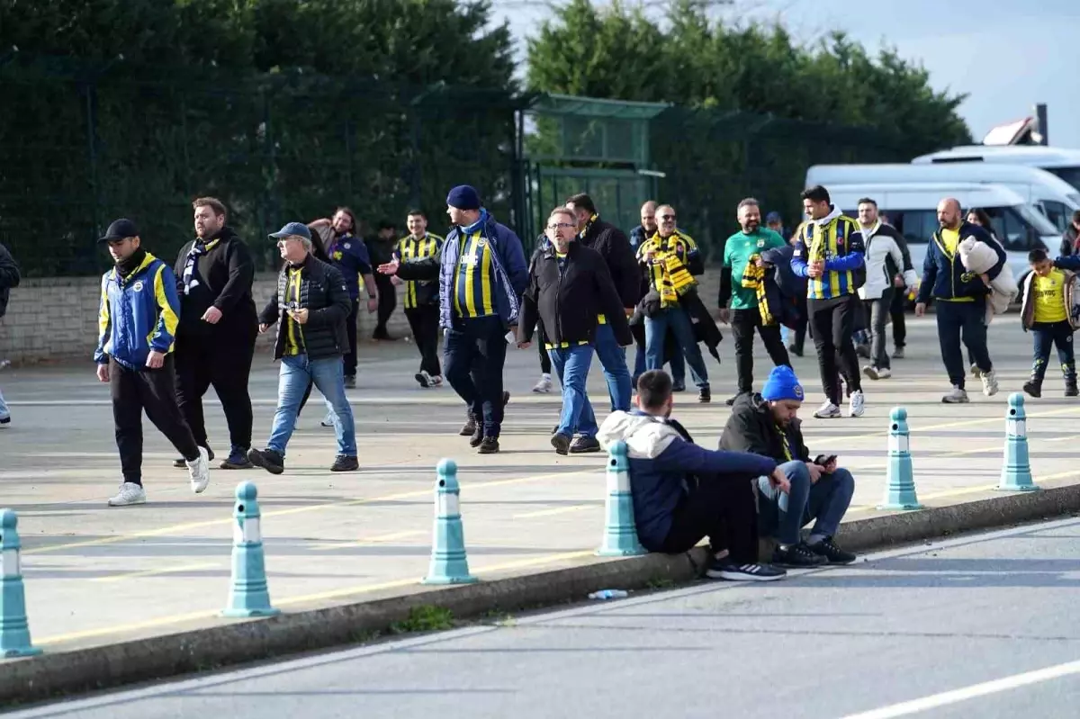 Fenerbahçeli taraftarlar Süper Kupa finali için stada geldi