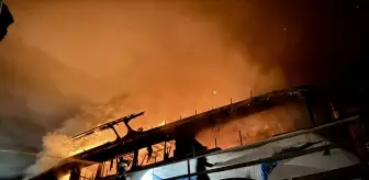 Fethiye'de tersanedeki teknede çıkan yangına müdahale ediliyor