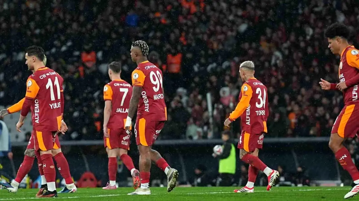Galatasaray, Fenerbahçe'ye 4 maç sonra yenildi