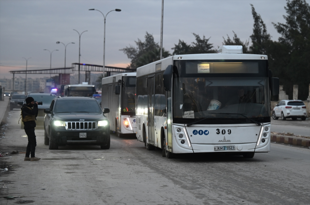 In Aleppo, members of the terrorist organization YPG/SDG who accepted evacuation were sent to Tabqa by bus