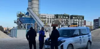 Hatay'da kanalizasyon hattına beton döken firmanın faaliyetleri durduruldu