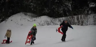 Ilgaz Dağı'ndaki Yurduntepe Kayak Merkezi'nde hafta sonu yoğunluğu