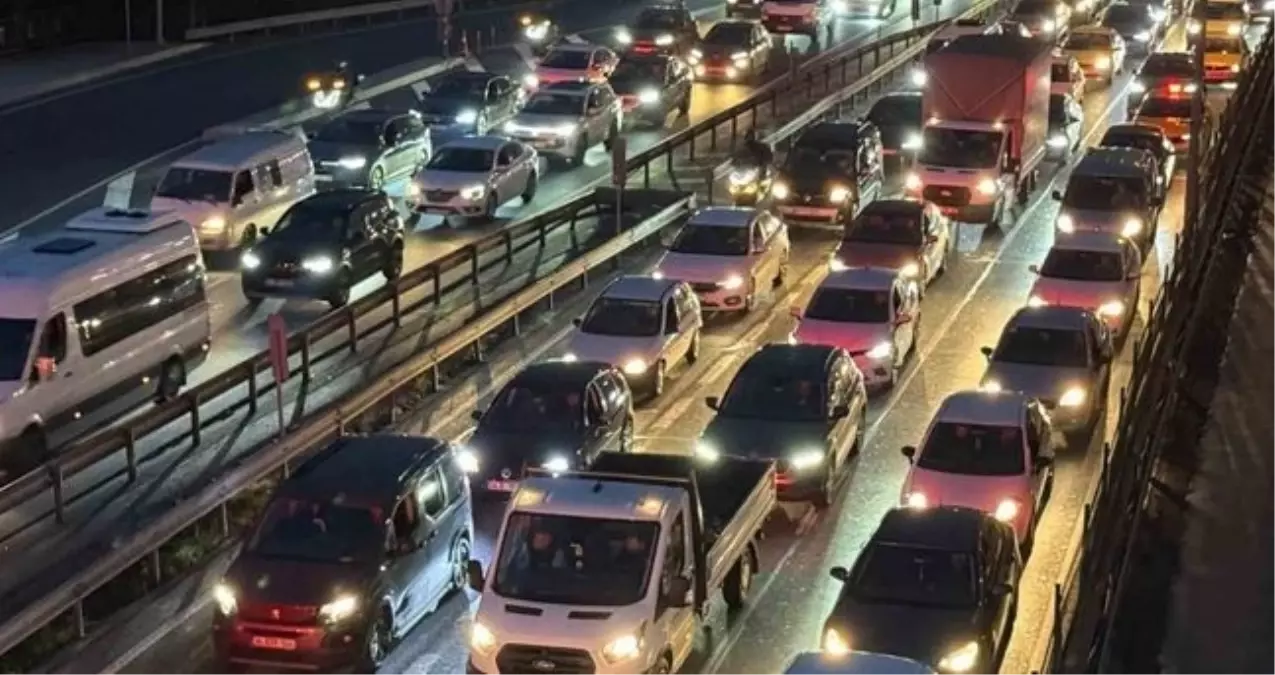 İstanbul'da trafik var mı? SON DAKİKA! 10 Ocak hangi ilçelerde trafik var, hangi yollar kapalı?