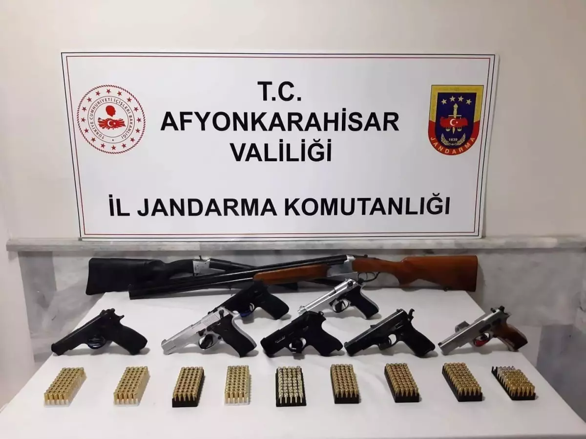 Jandarmadan ruhsatsız silah operasyonu