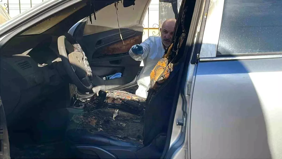 Karaman'da park halindeki otomobilin direksiyon ve koltukları yandı