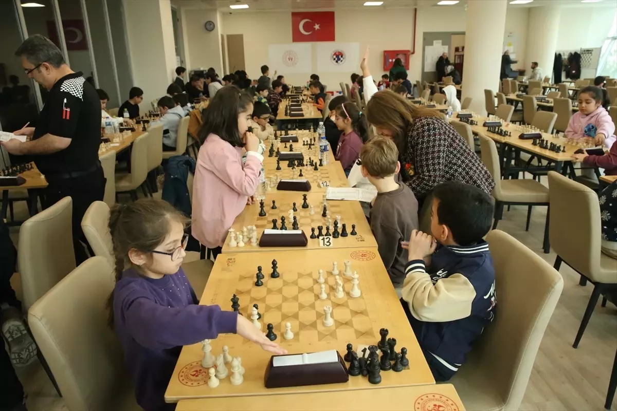Kastamonu'da 10 Ocak Çalışan Gazeteciler Günü kapsamında satranç turnuvası düzenlendi
