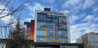 Kayseri'de tramvaylar ve istasyonlarda unutulan ziynet eşyalarının parası kanser derneğine bağışlandı