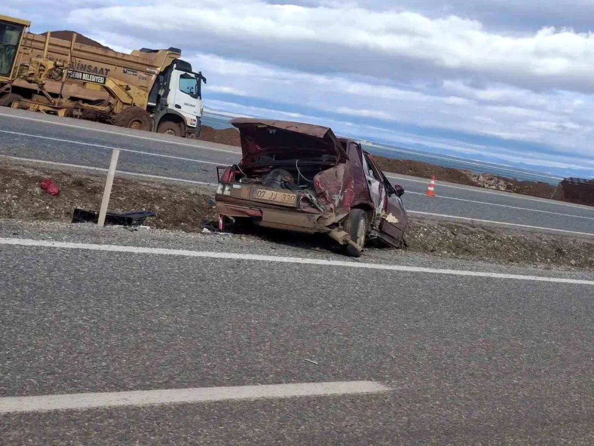 Konya'da otomobil devrildi: 2 yaralı