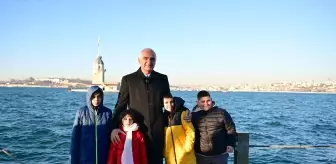 Kültür ve Turizm Bakanı Ersoy, kardan 'Kız Kulesi' yapan çocukları İstanbul'da ağırladı