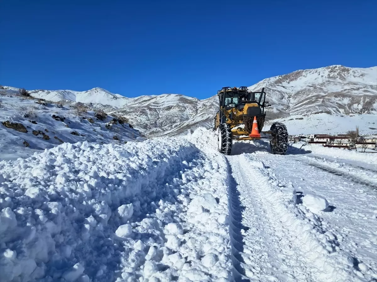 Malatya'da kar nedeniyle kapanan 107 mahallenin yolu ulaşıma açıldı