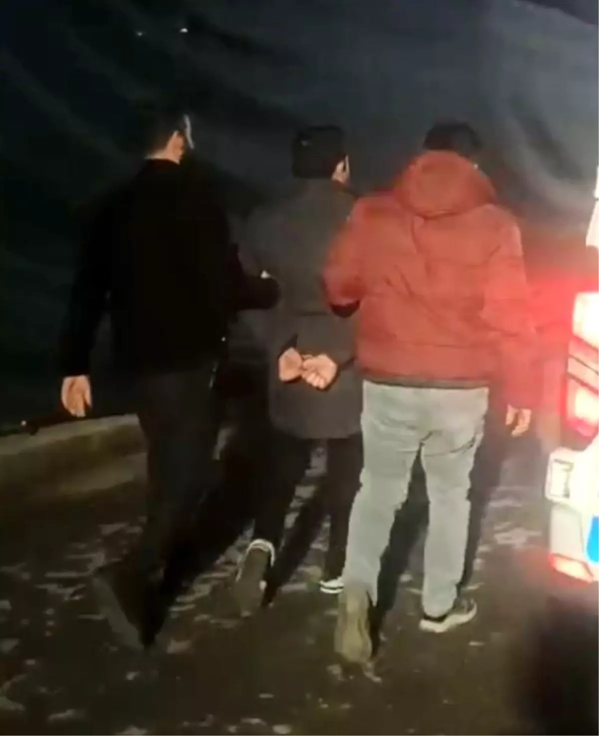 Mersin'de trafikte tartışma tutuklama ile bitti: Sopalı alkollü sürücünün ehliyeti alındı, 14 bin TL de ce...