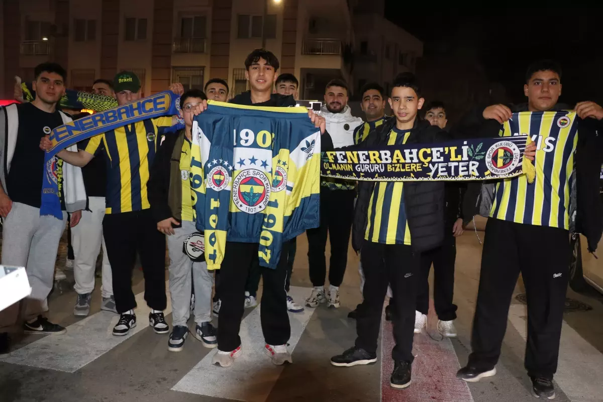 Fenerbahçe'nin Süper Kupa Zaferi Antalya'da Kutlandı