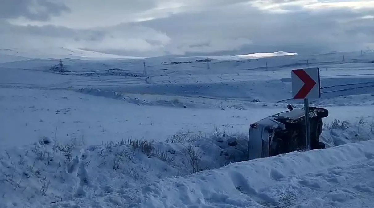 Sarıkamış'ta otomobil takla attı: 1 yaralı