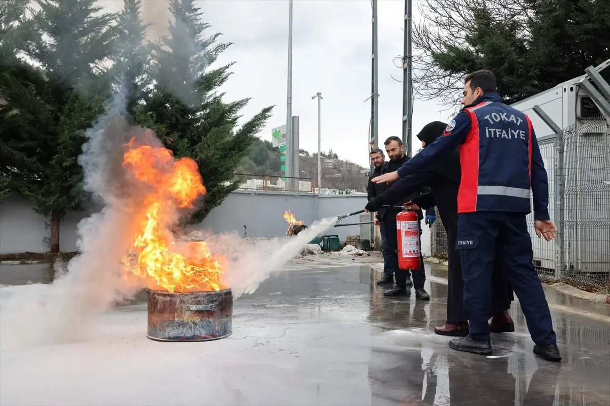 Tokat'ta itfaiye ekipleri yangın söndürme ve yangınla mücadele eğitimi verdi