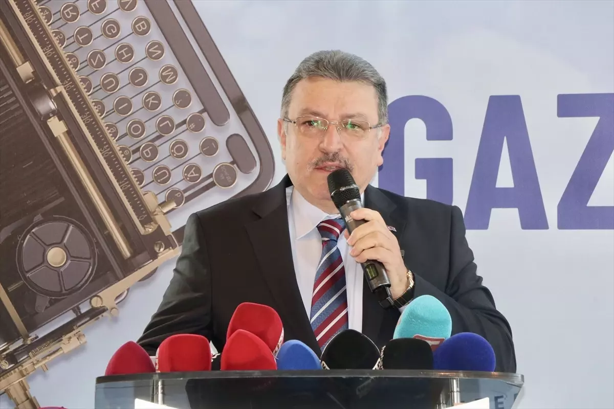 Trabzon Büyükşehir Belediye Başkanı Genç, gazetecilerle bir araya geldi