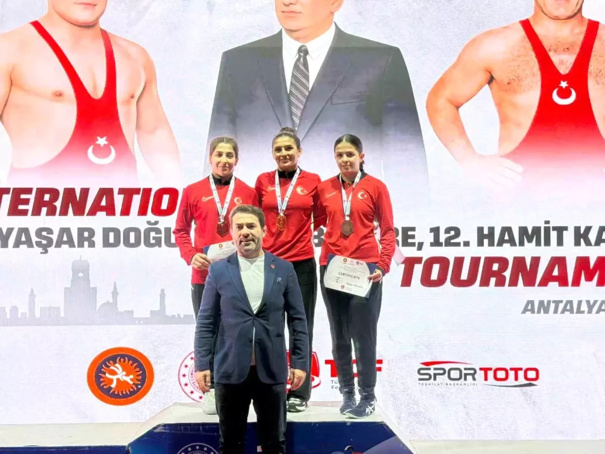 Uluslararası Yaşar Doğu, Vehbi Emre ve Hamit Kaplan Turnuvası'nda ikinci gün tamamlandı